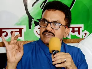 Congress expels Sanjay Nirupam for anti-party activities