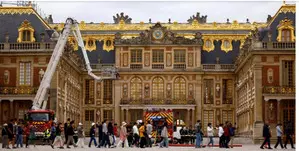 Palace of Versailles reopens after fire alert