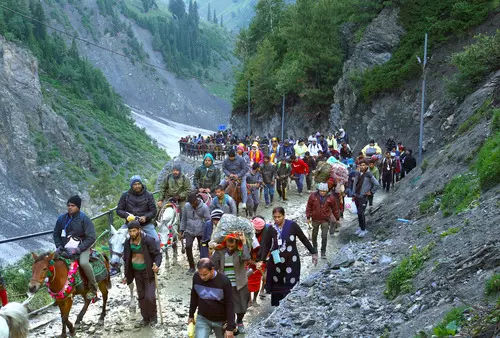 Another batch of Yatris leave Jammu to perform ongoing Amarnath Yatra