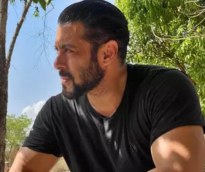 Salman Khan flaunts new hairdo in brand new pic on Instagram