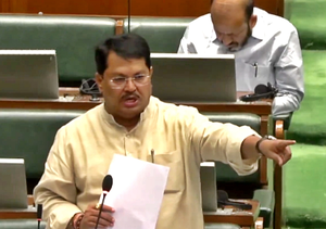 Govt should waive crop loan & electricity bill arrears to help farmers: Maha LoP