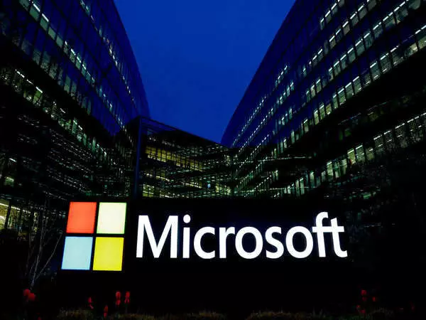 Microsoft Server Down : Global Disruption as Microsoft Server Glitch Paralyzes Industries Worldwide