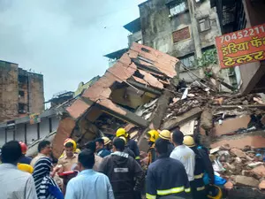 2 rescued, 24 people have narrow escape as Navi Mumbai building collapses