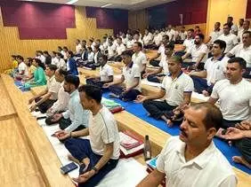 Yoga and Diet: Key to Holistic Well-being, Says Ayurveda Expert at MDNIY Lecture