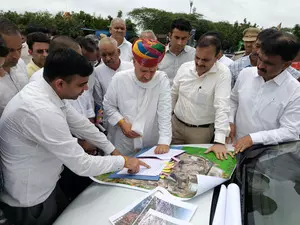 Gurugram: Union Minister Rao Inderjit Singh visits Bandhwari landfill  site