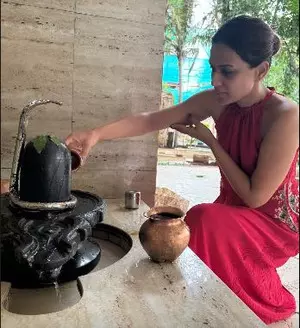 Nia Sharma seeks divine blessings at Shiva temple on Sawan Shivratri