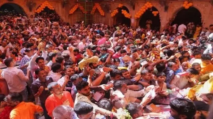 Tragedy Strikes at Siddheshwar Temple: 7 Dead in Stampede, Chief Minister Offers Condolences and Support