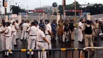 Violent Clashes Erupt in Howrah as Protesters Break Police Barricades During Nabanna March