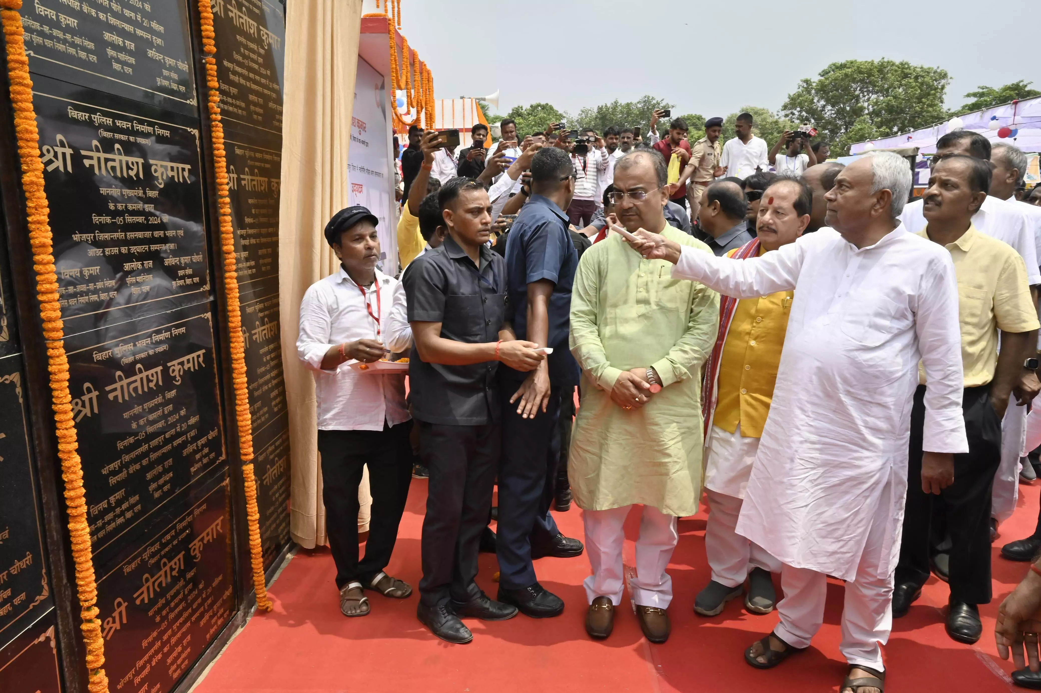 Bihar CM Nitish Kumar Inspects Arrah Medical College Construction, Inaugurates Multiple Development Projects in Bhojpur