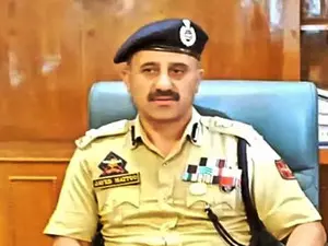 Top cop reviews election preparedness, security scenario in J&Ks Shopian