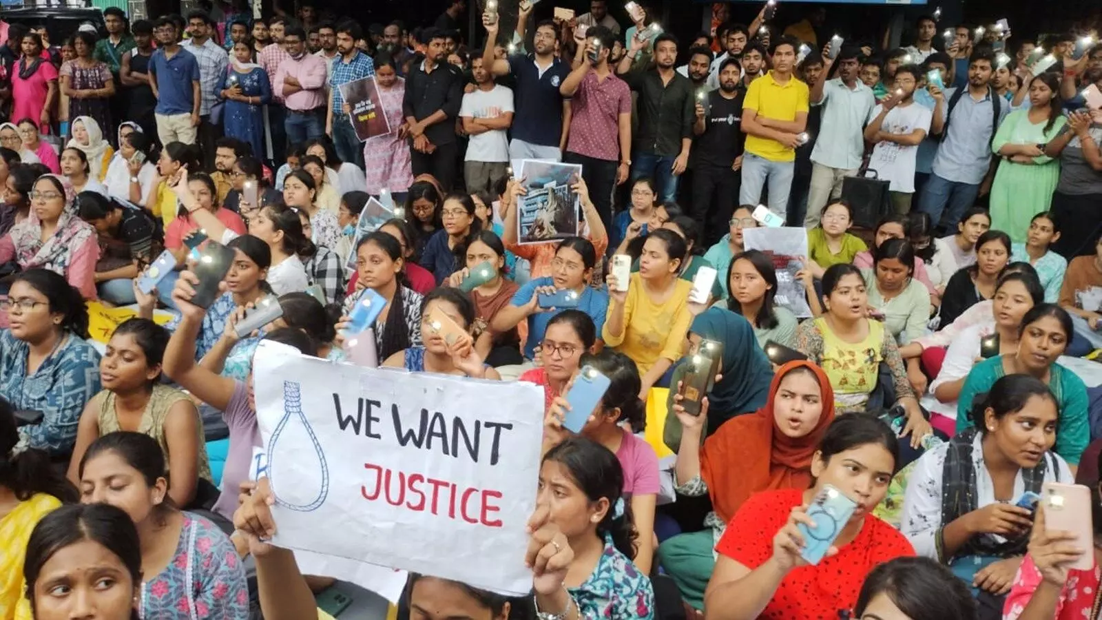 Kolkata Rape-Murder Case: Protesting Doctors Agree to Meet CM Mamata Banerjee After Skipping Initial Talks