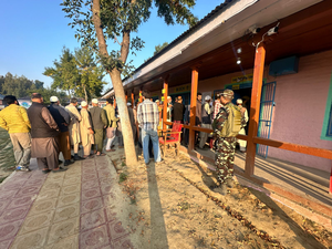 Voter start queuing for 1st phase of J&K polls