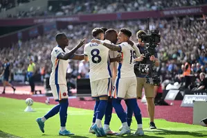 Premier League: Chelsea hammer West Ham United 3-0 at London Stadium