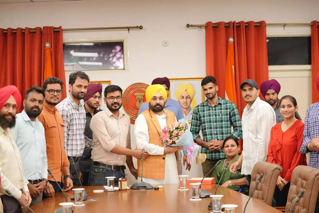 Punjab Chief Minister Bhagwant Mann Reaffirms Commitment to Public Welfare During Meeting with Assistant Professors and Librarians