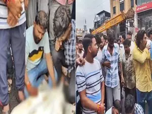 Ujjain wall collapse: Victims families stage protests with bodies, demand Rs 50 lakh compensation 