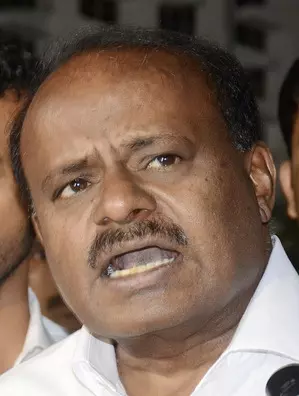 Kumaraswamy attacks Siddaramaiah for ‘double standards’ against Ktaka Guv