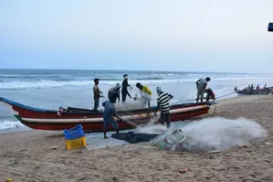 Sri Lankan Navy arrests 17 TN fishermen; families block Madurai-Rameswaram highway