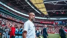 Guardiola offers to pay for fans’ banner urging him to stay at Manchester City