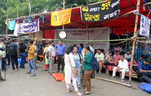 RG Kar protest: Junior doctors to render medical services, carry out hunger strike in parallel