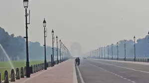 Delhi chokes as air quality deteriorates