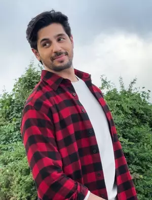 Sidharth Malhotra shows power of perspective