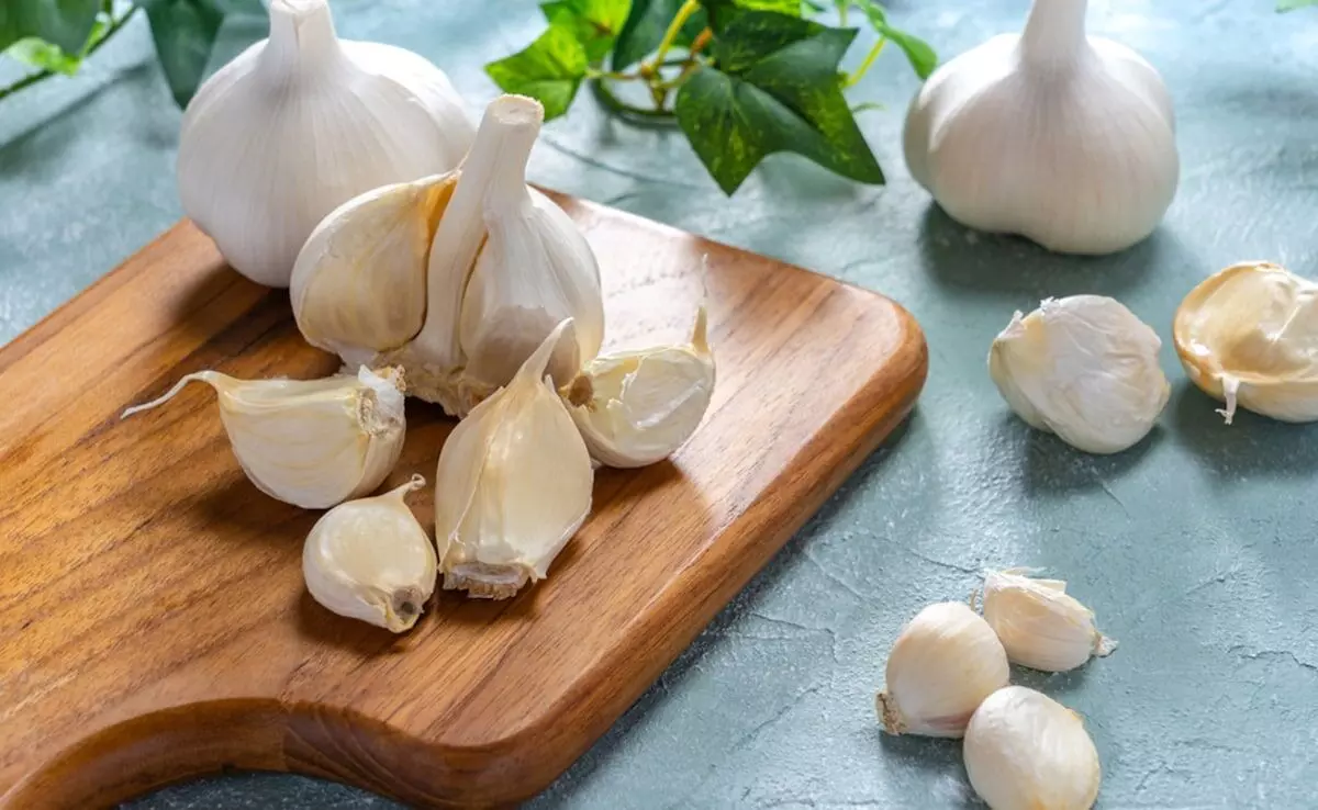 Why Eating Raw Garlic in the Morning is a Game-Changer for Your Health?