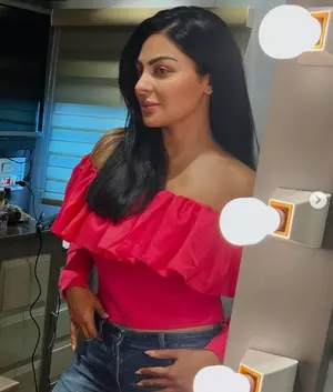 Neeru Bajwa isnt sure about ‘low waist jeans’ trend