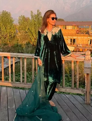 Lisa Ray professes love for Kashmir, calls it ‘perfect escape for an introvert’