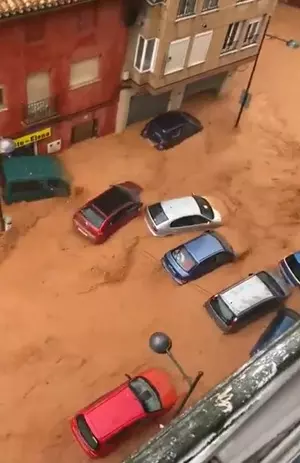 62 dead in flash floods in eastern Spain (Lead)