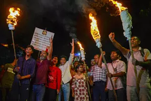 RG Kar protests: Junior doctors, common people take out torch rally to CBI office