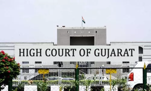 Gujarat HC sets aside charge sheet issued near retirement