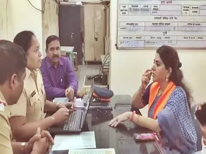 SS-UBT MPs maal jibe: Shiv Sena candidate Shaina NC lodges police complaint (Ld)