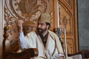 Mirwaiz Umer expresses concern over growing trend of online gambling  in Kashmir