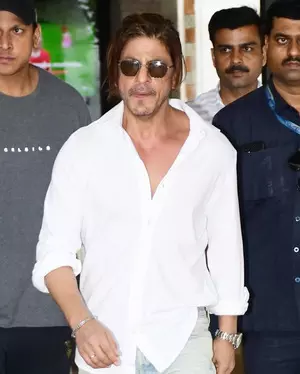 Mumbai cops dispatched to Raipur in search of man who threatened SRK