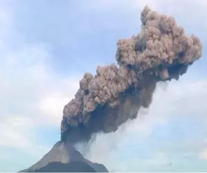 Mount Lewotobi in Indonesia erupts, top flight alert issued