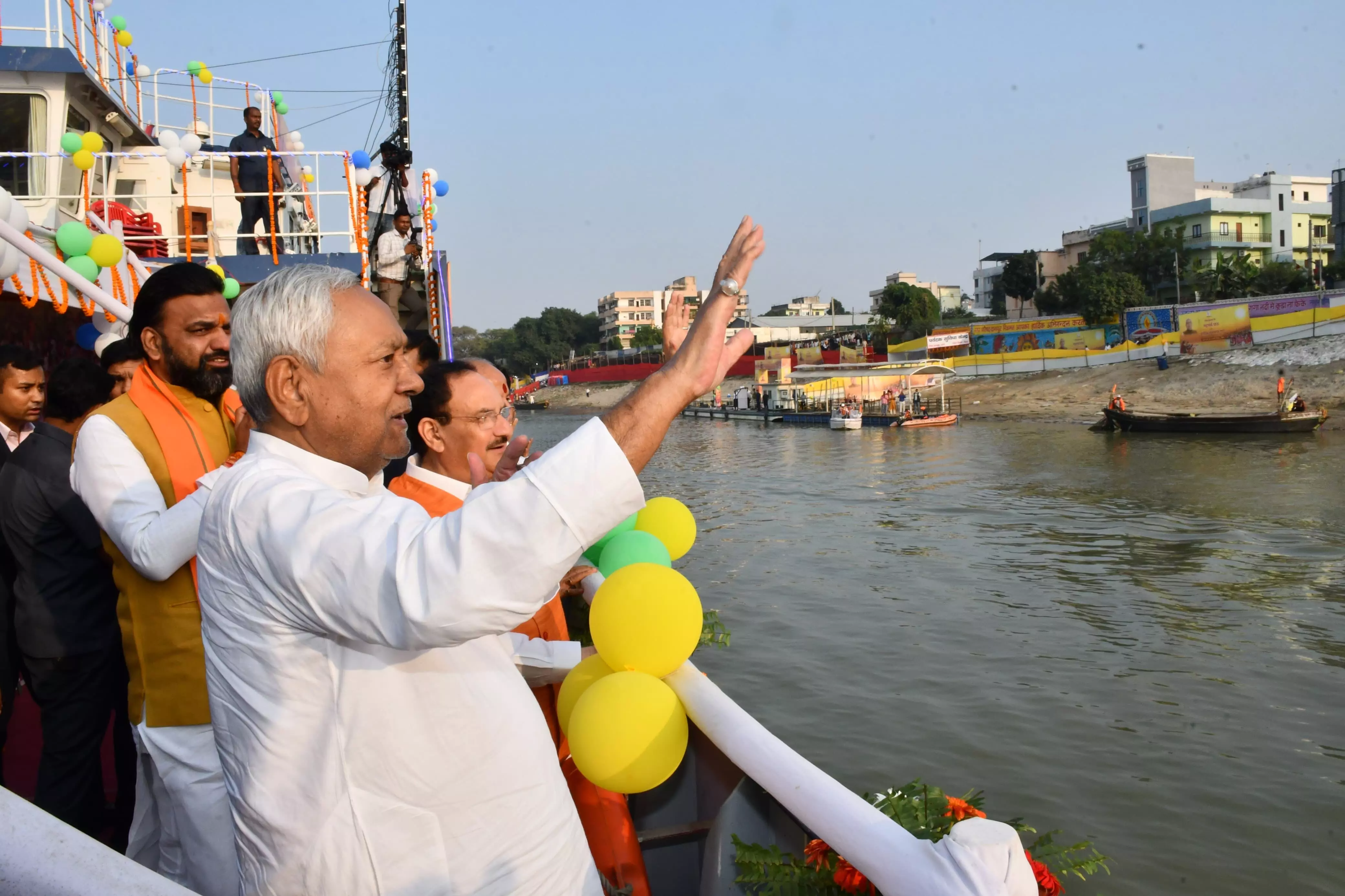 Bihar CM Nitish Kumar offered Arghya to God Bhaskar, also visited various Chhath Ghats of Patna by ship