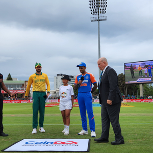 2nd T20I: Hendricks comes in as South Africa elect to bowl against India