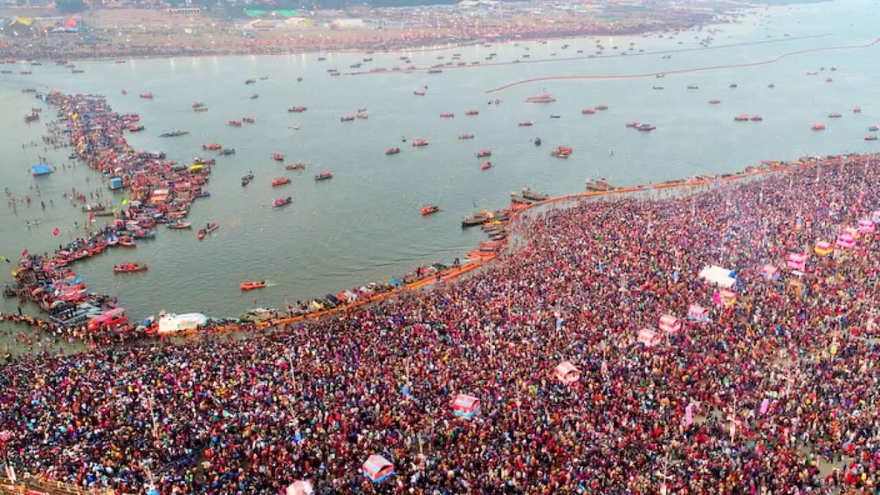 Uttar Pradesh Gears Up for Maha Kumbh 2025 with 24 Hours Security: 220 High-Tech Divers and 700 Boats Deployed