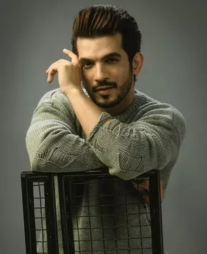 Arjun Bijlani reunites with Rati Pandey for web series on social  medias complex world