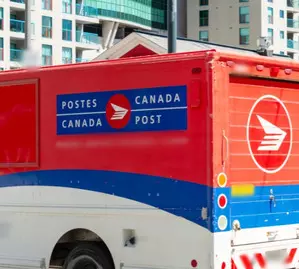 Canadas postal workers begin nationwide strike