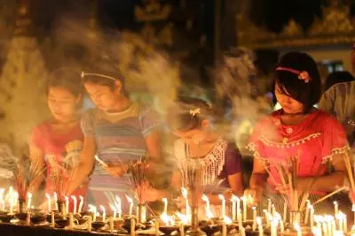 Myanmars Shwedagon Pagoda filled with pilgrims for traditional Tazaungdaing festival