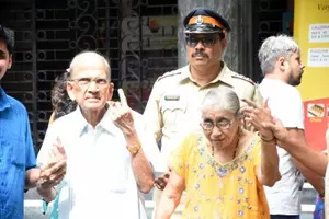 Heart-warmer: 1922 elders, 187 challenged citizens cast vote in Mumbai