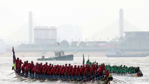 Dragon boat races during water festival in Cambodia ends with award ceremony