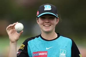 Lucy Hamilton becomes youngest bowler to take fifer in WBBL