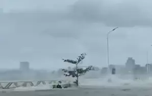 Typhoon Man-yi suspends ferries, submerges streets in China