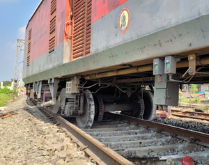 Delhi-Darbhanga Special Train derailed in West Champaran; no casualties