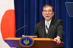 Japanese govt approves 250 billion USD economic package to ease prices