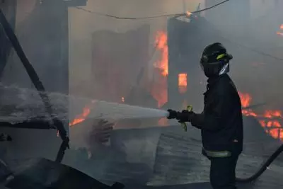 Huge fire in Philippine capital leaves 2,000 families homeless