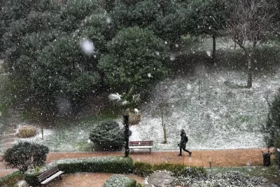 Four missing after heavy snow hits Turkey