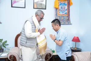 Sikkim CM calls on Guv, extends greetings on Constitution Day